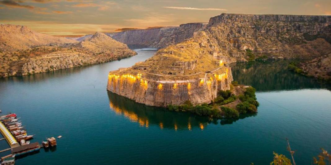 3 yanı su ve binlerce yıllık tarih! Türkiye’nin görülmeye değer yerlerinde zirvede: Anadolu’nun saklı tarihi mirası 6